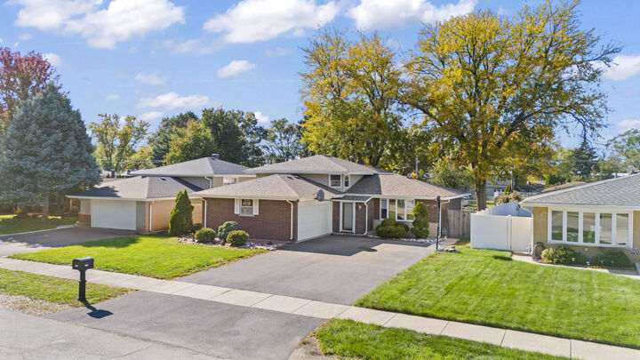 Property Photo:  10600 S Highland Avenue  IL 60482
