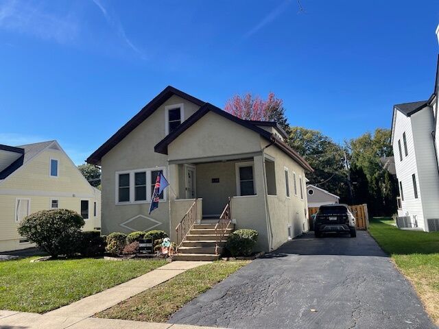 Property Photo:  634 S Spring Road  IL 60126