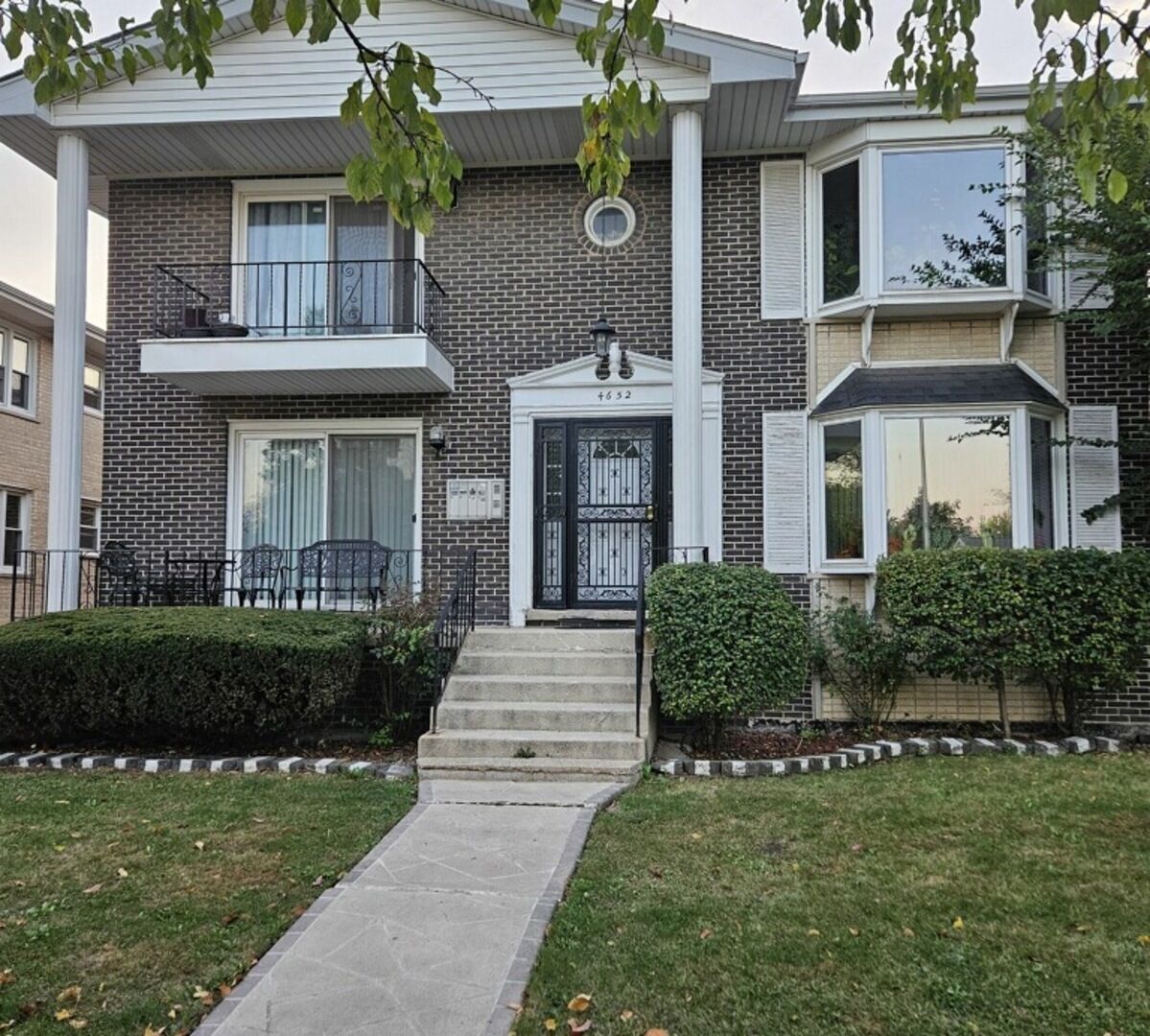 Property Photo:  4652 Custer Avenue 1S  IL 60513
