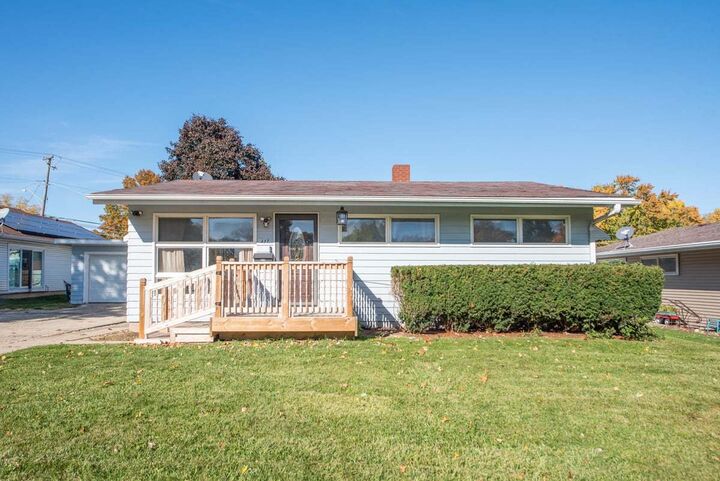 111 E Royal Drive  Dekalb IL 60115 photo