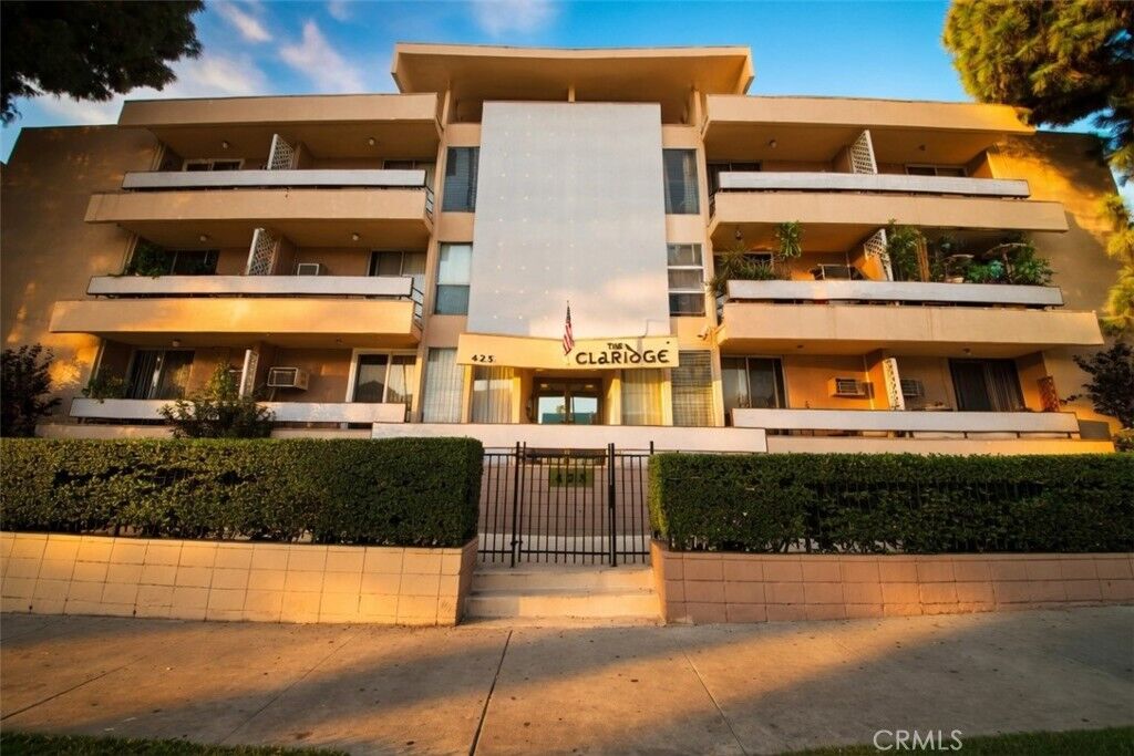 Property Photo: 425 S Kenmore 206 CA 90020