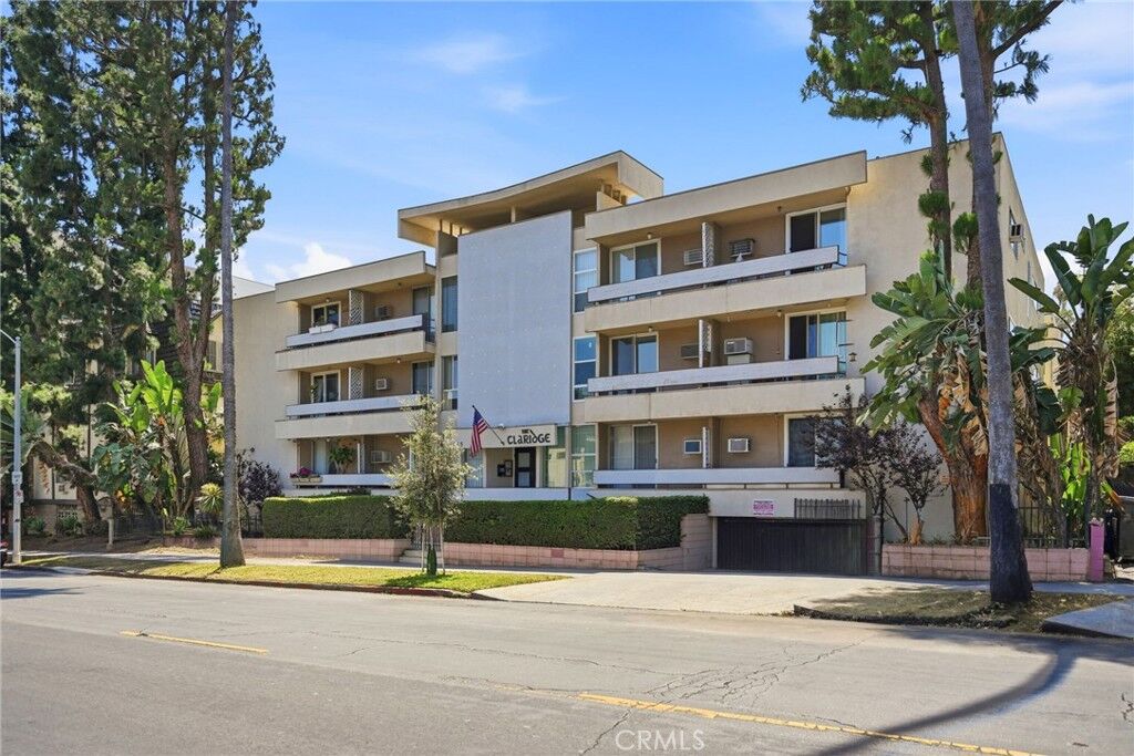 Property Photo: 425 S Kenmore 206 CA 90020