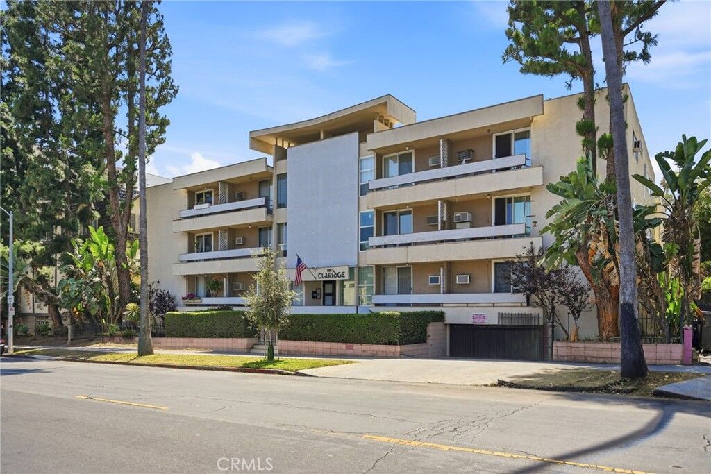 Property Photo: 425 S Kenmore 206 CA 90020