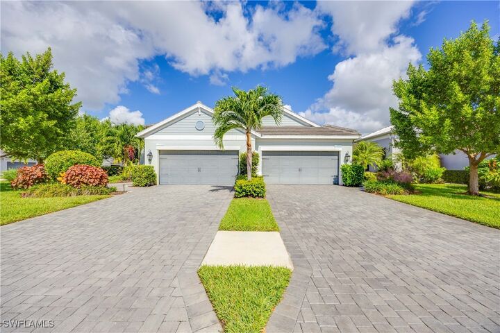 Property Photo:  2322 Marquesa Circle  FL 34112