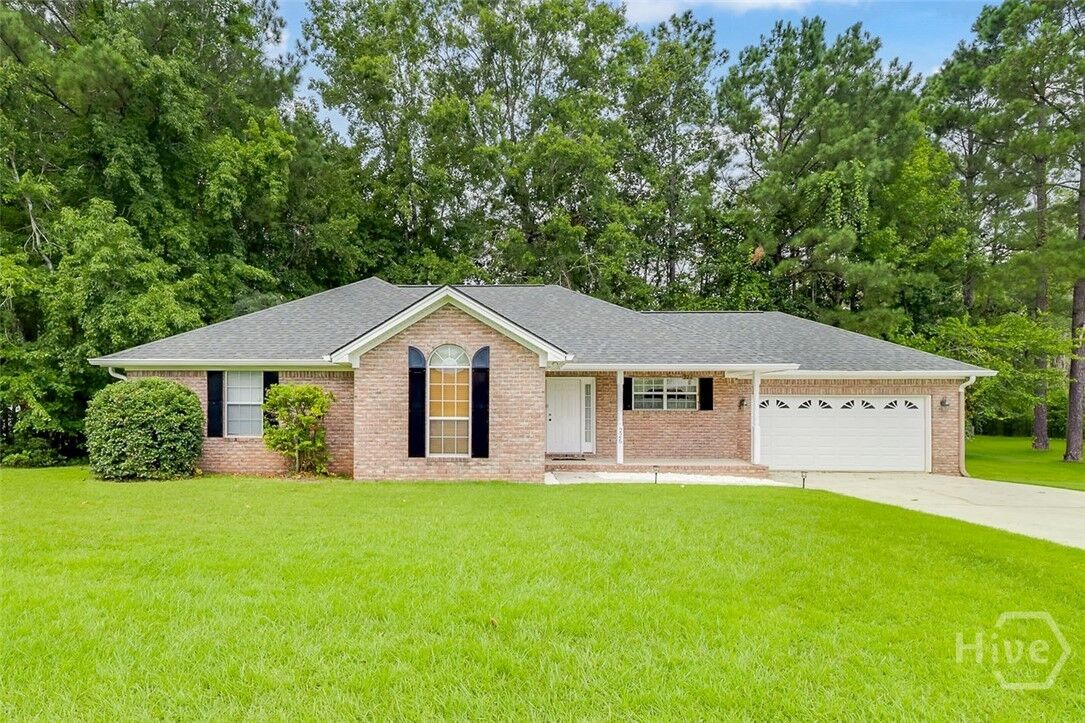 Property Photo:  226 Oxford Circle  GA 31326 