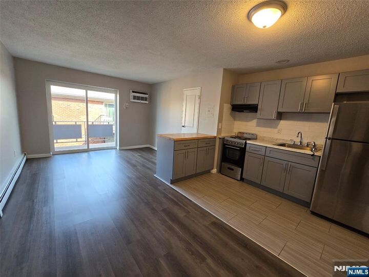 Property Photo:  316 Park Street 5B  NJ 07601