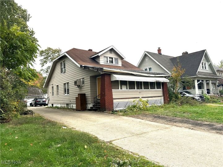 Property Photo:  821 Woodbine Avenue SE  OH 44484