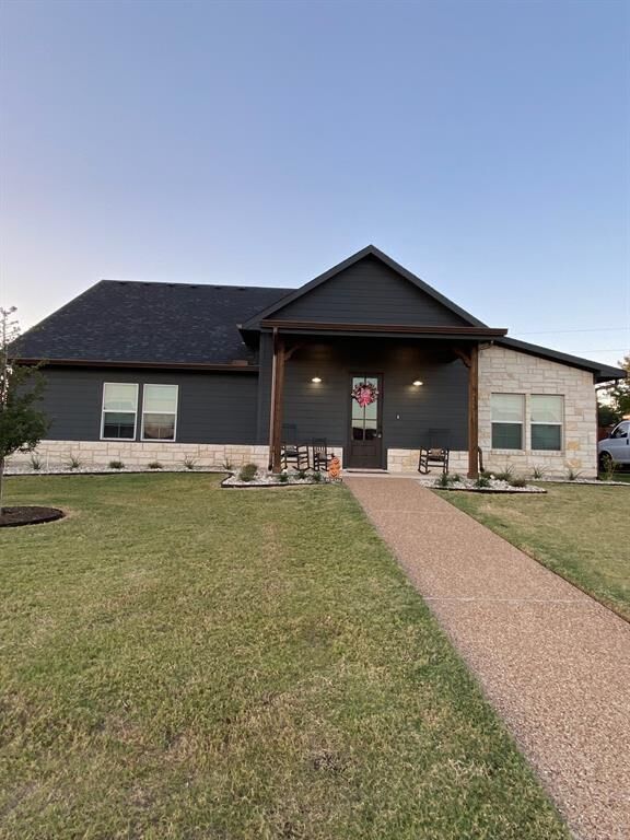 Property Photo: 913 Day Star Drive TX 76643