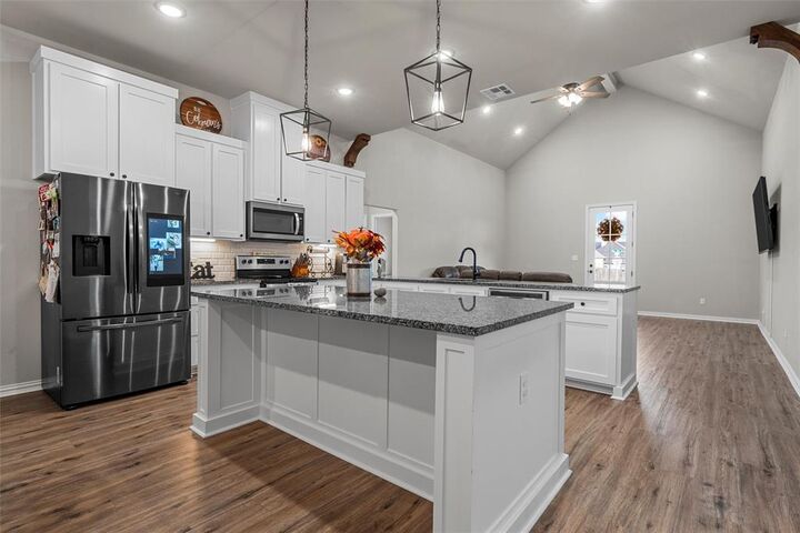 Property Photo: 913 Day Star Drive TX 76643