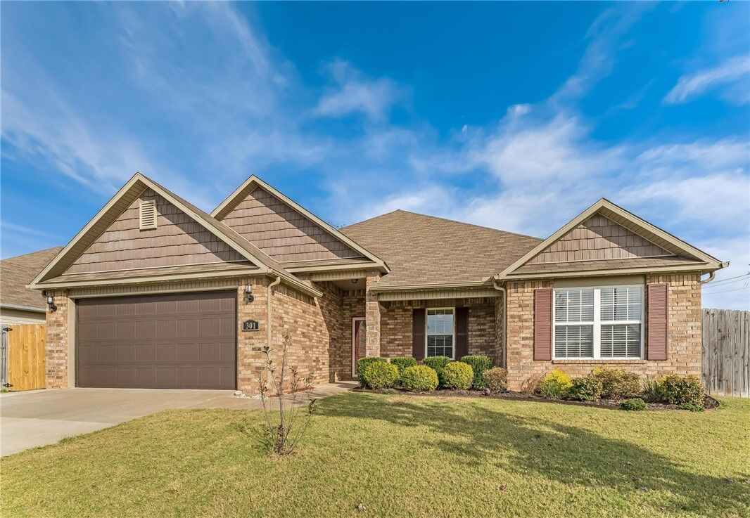 Property Photo:  301 Woodcreek Street  AR 72745 