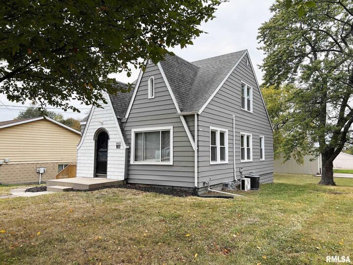 Property Photo:  3923 N Illinois Avenue  IL 61616