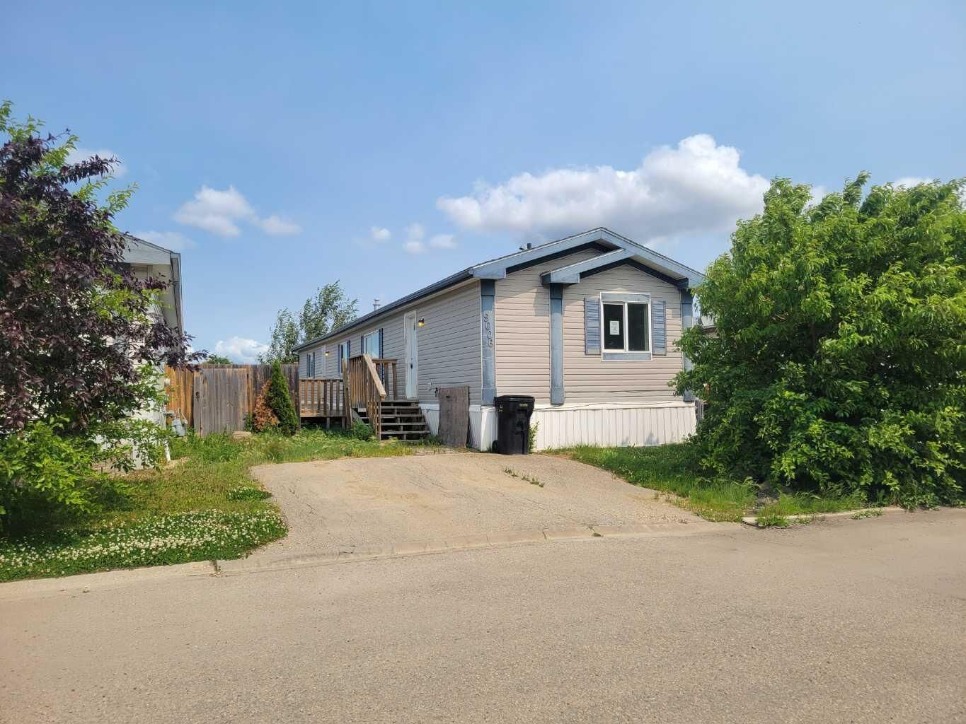 Property Photo:  9006 87 Avenue  AB T8X 1V6