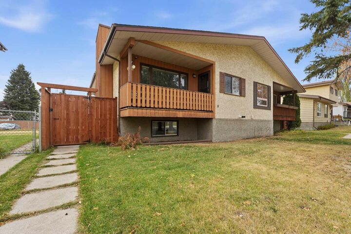 62 McLevin Crescent  Red Deer AB T4R 1S9 photo