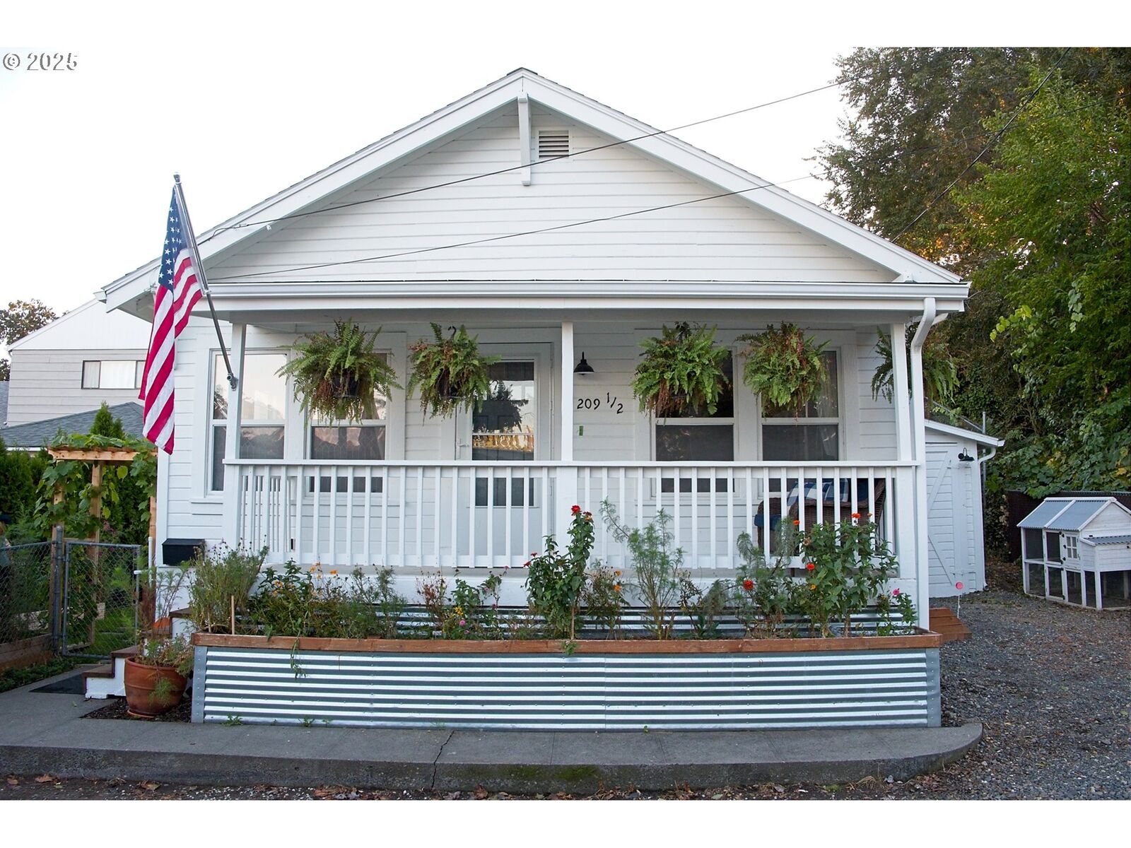 Property Photo:  209 1/2 W 5th Pl  OR 97058 