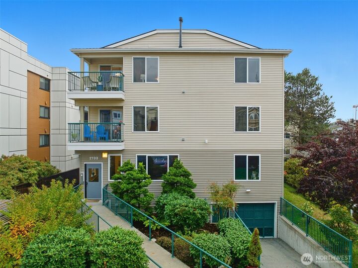 Property Photo:  1733 NW 59th Street 301  WA 98107