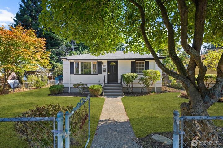 3624  48th Avenue SW  Seattle WA 98116 photo