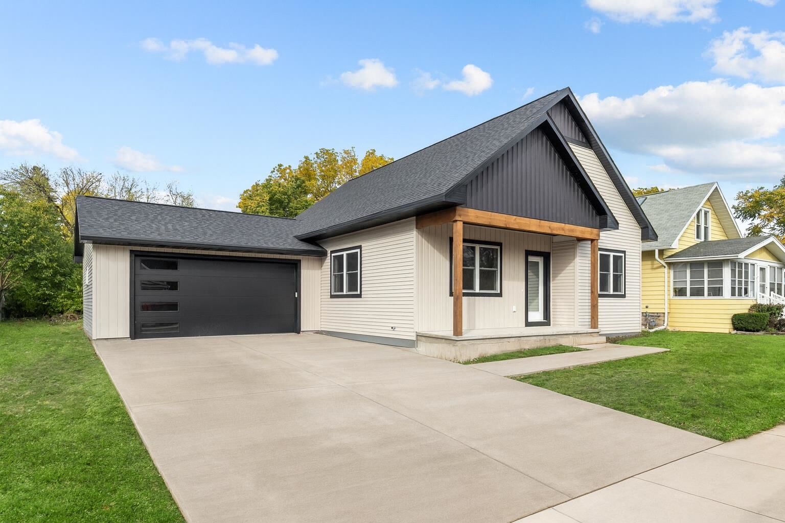 Property Photo:  1657 Oregon Street  WI 54902 