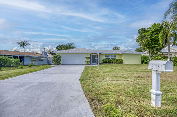 Property Photo:  2074 SE Doverbrook Street  FL 34983 