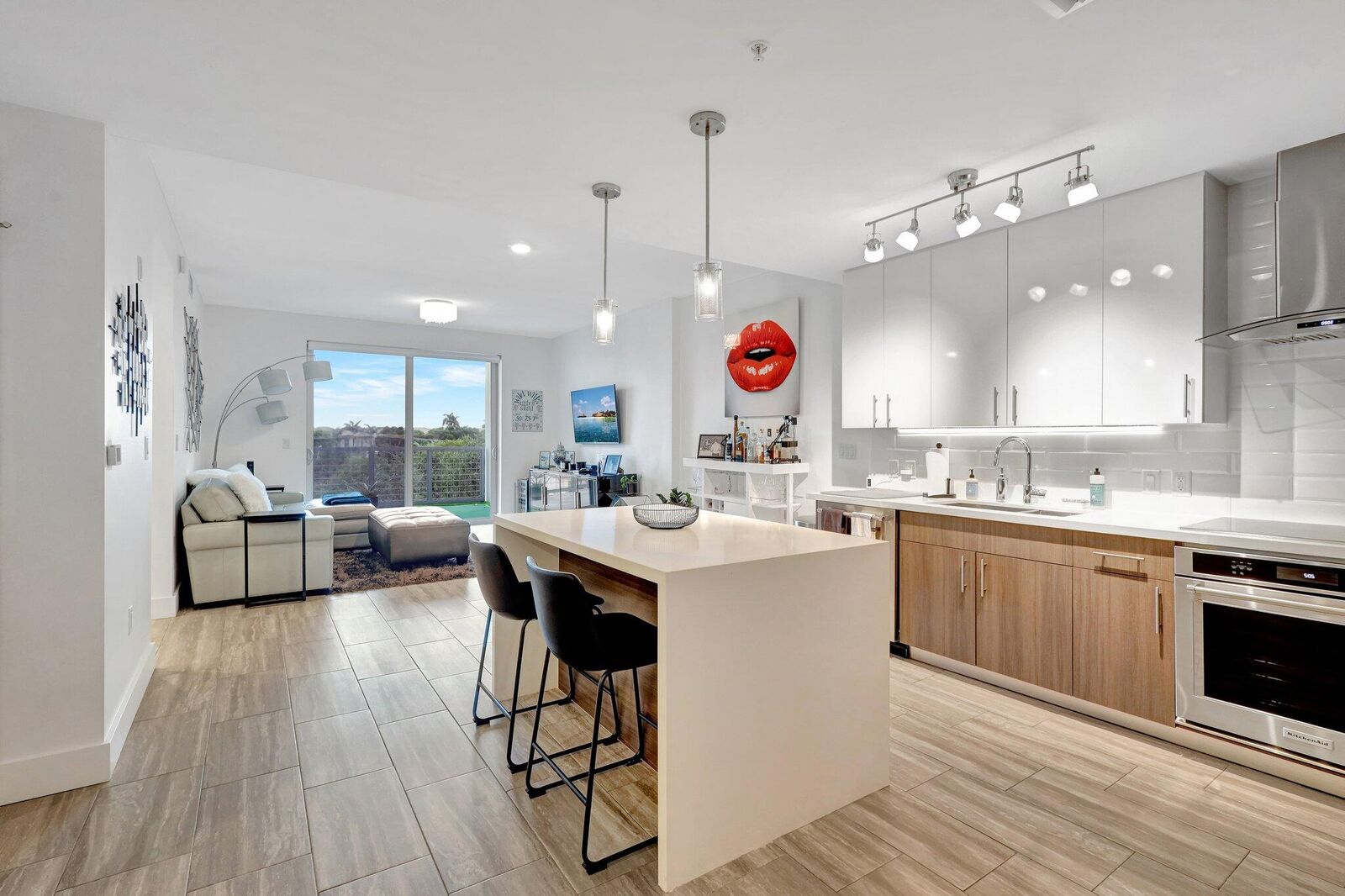 Property Photo:  236 SE 5th Avenue 203  FL 33483