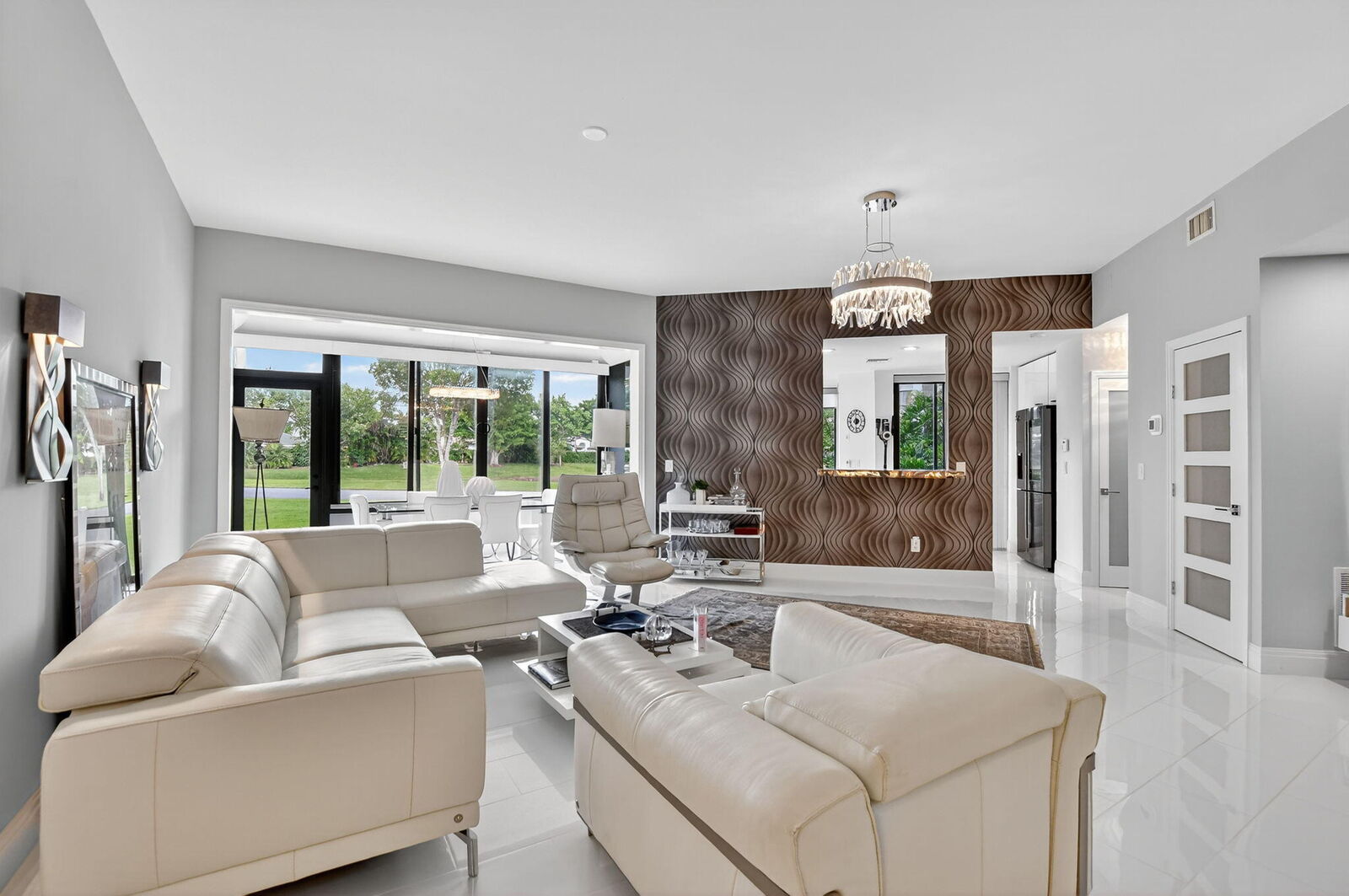 Property Photo:  7535 La Paz Boulevard 105  FL 33433 