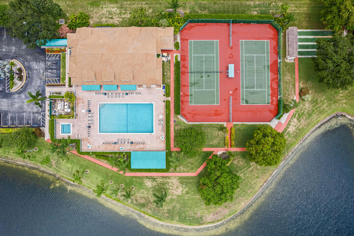 Property Photo: 4680 Catamaran Circle FL 33436