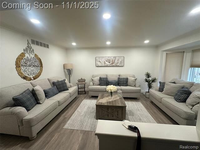 Property Photo:  15608 Hidden Lane  MI 48154 