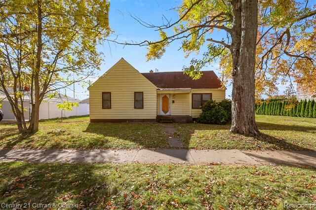 Property Photo:  24541 Hass Street  MI 48127