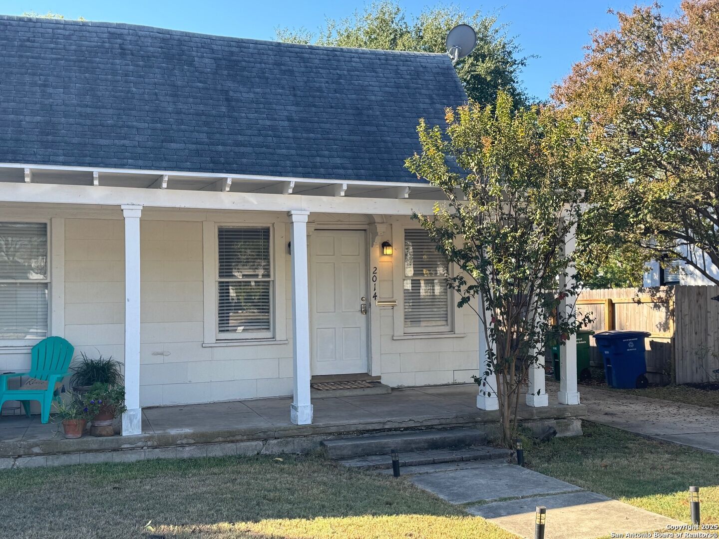 Property Photo: 2014 W Mulberry Ave TX 78201