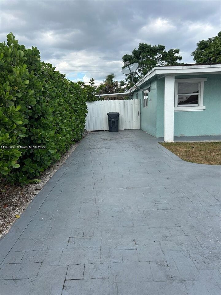 Property Photo:  6241 Fletcher St  FL 33023