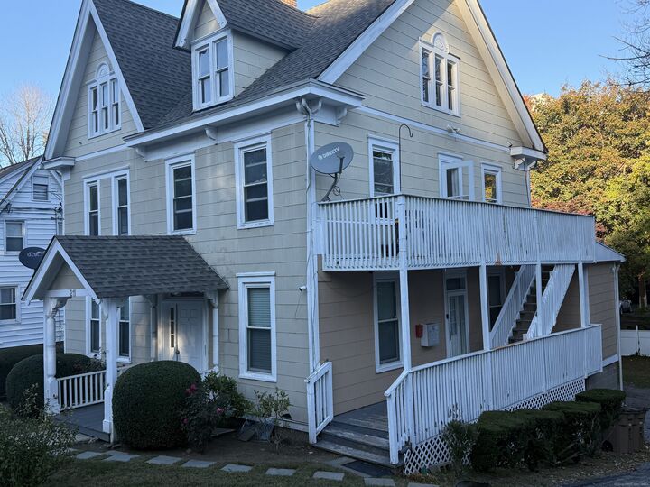 Property Photo:  211 Knickerbocker Avenue  CT 06907