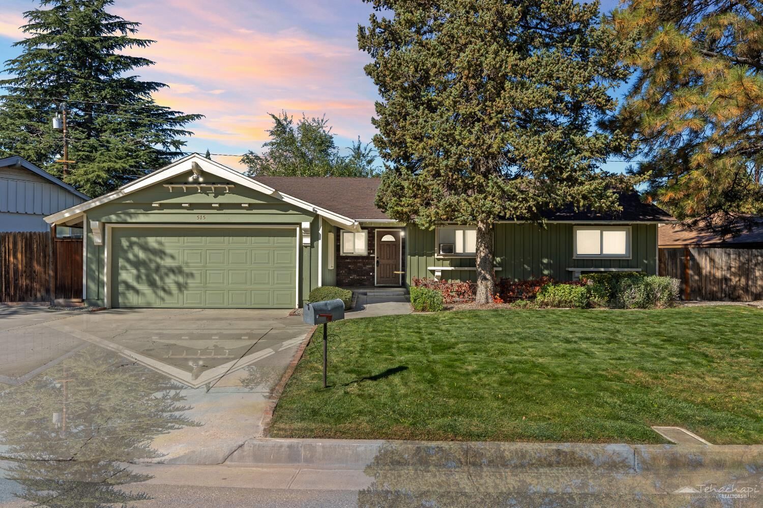 Property Photo:  515 Melrose Court  CA 93561