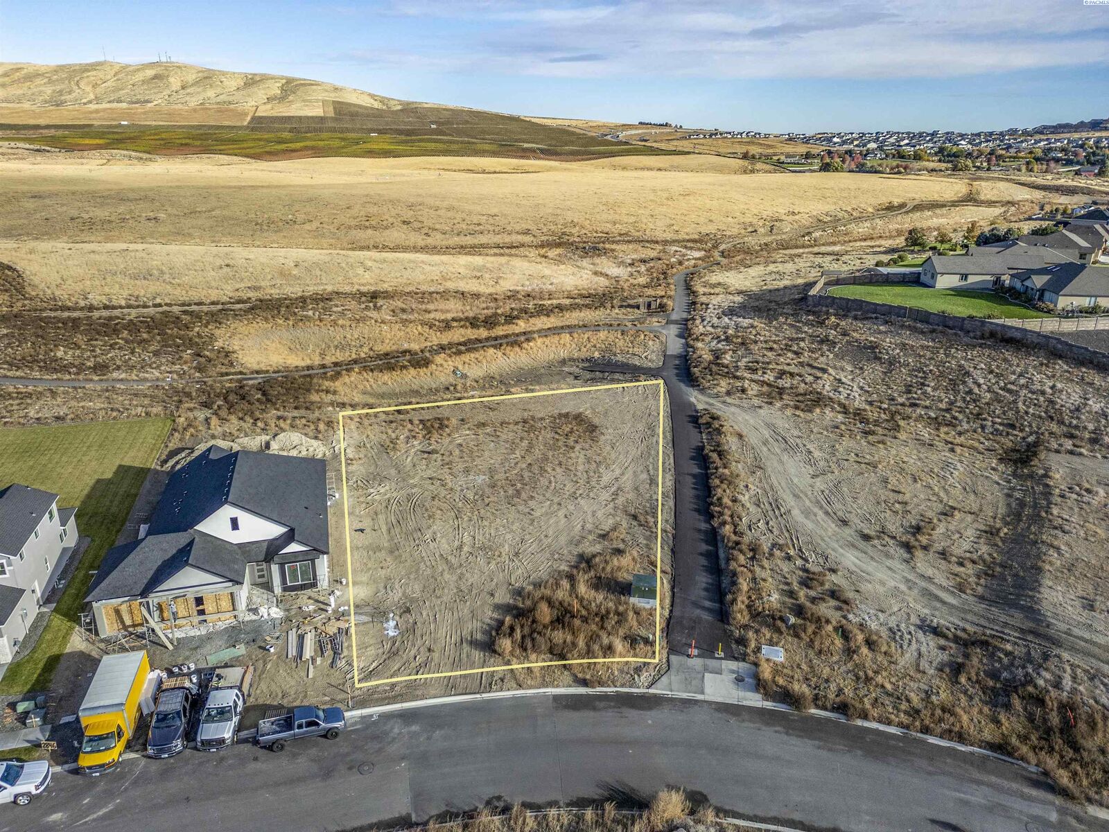 Property Photo:  2850 Sumac Ave  WA 99352