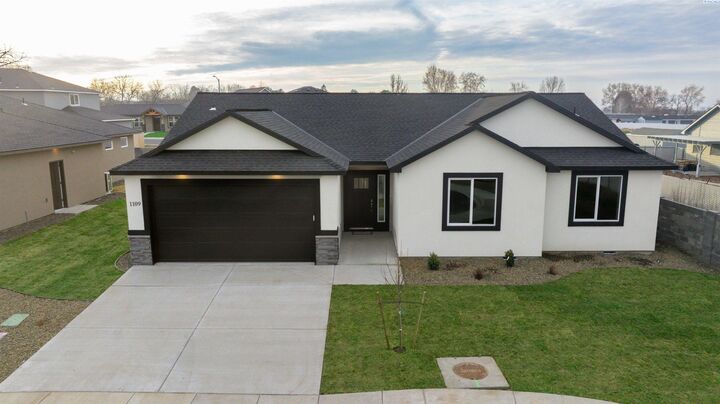 Property Photo: 1109 N Grant Place WA 99336