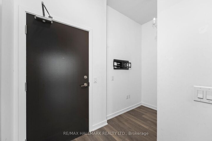 Property Photo:  60 Honeycrisp Crescent 511  ON L4K 0N5