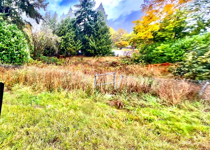 Property Photo: 121 Strickland St SW BC V9R 4S3