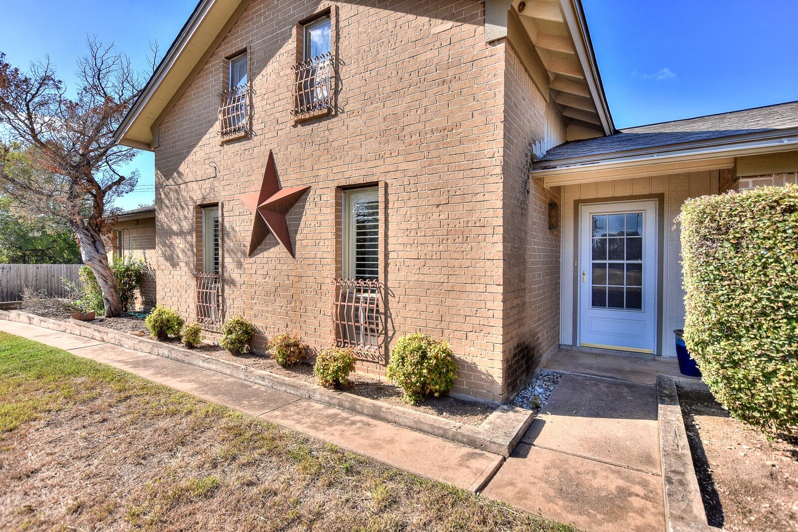 Property Photo: 118 Oak Ridge Circle TX 78628