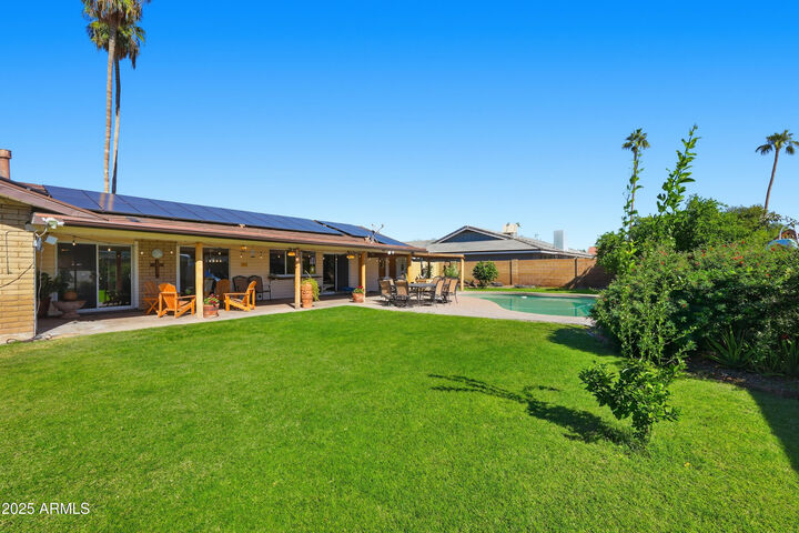 Property Photo:  19 E Canterbury Court  AZ 85022 