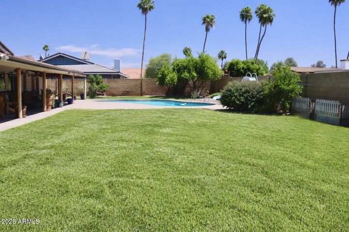Property Photo:  19 E Canterbury Court  AZ 85022 