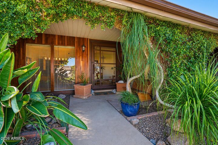 Property Photo:  19 E Canterbury Court  AZ 85022 