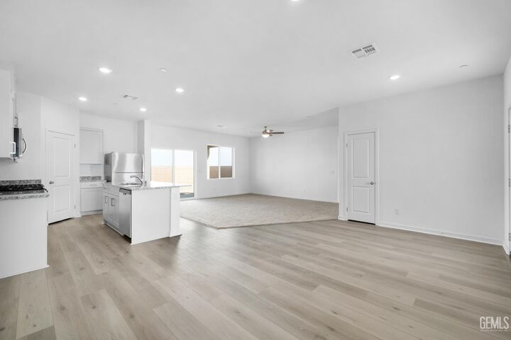 Property Photo: 8401 Seth Alexander Way CA 93306