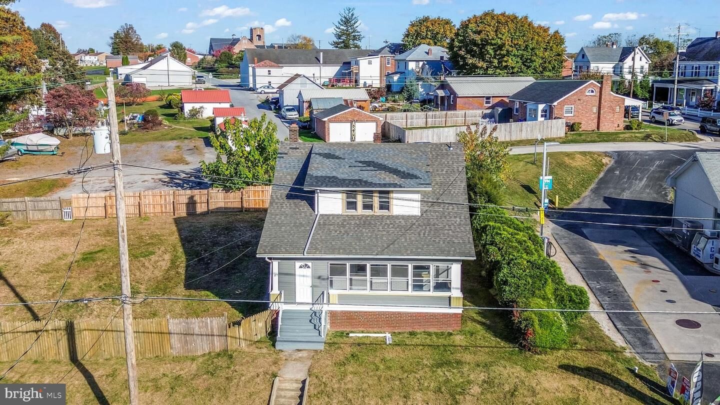 Property Photo:  27 N Main Street  PA 17371