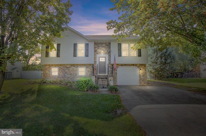 Property Photo: 128 Hykes Road E PA 17225