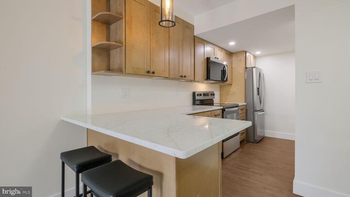 Property Photo: 800 Avondale Road 7P PA 19086