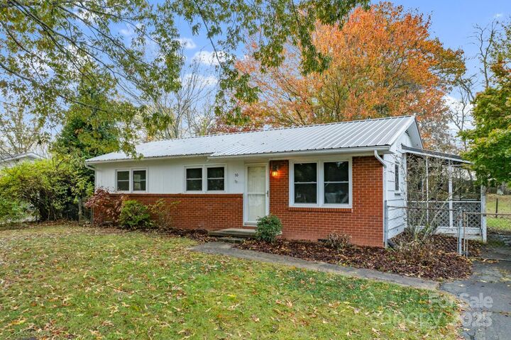 Property Photo:  50 Tipperary Street  NC 28806 