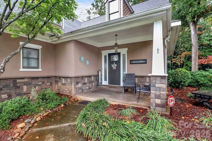 Property Photo:  911 Weymouth Drive  NC 28056 