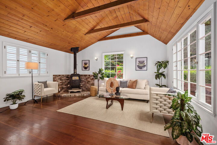 Property Photo:  10545 Selkirk Ln  CA 90077