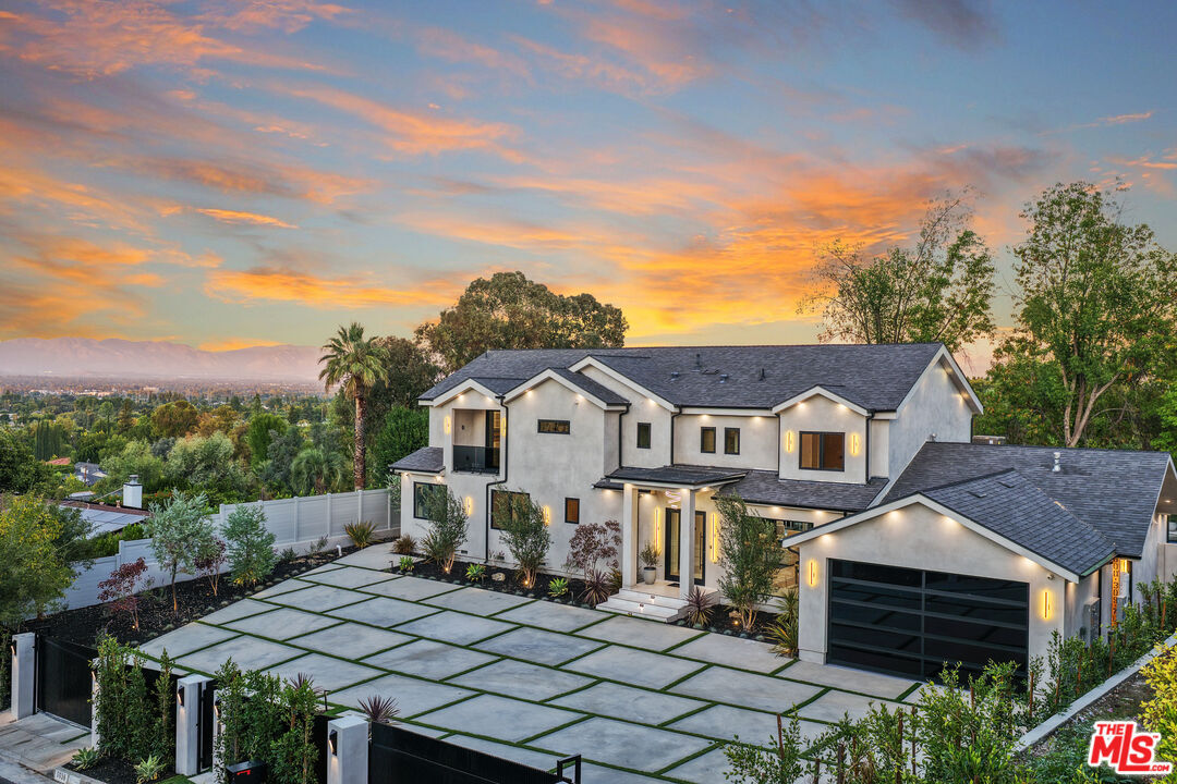 Property Photo: 5036 Shirley Ave CA 91356