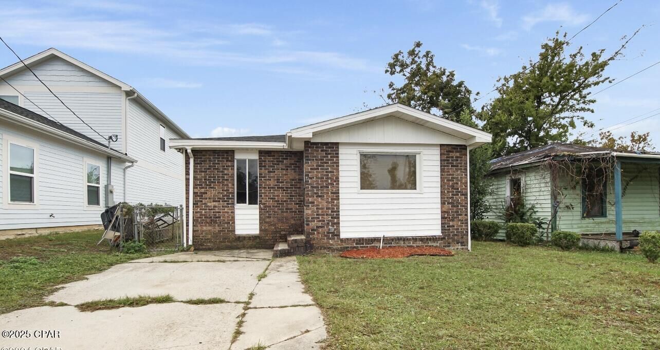 Property Photo: 1622 E 9th Court FL 32401