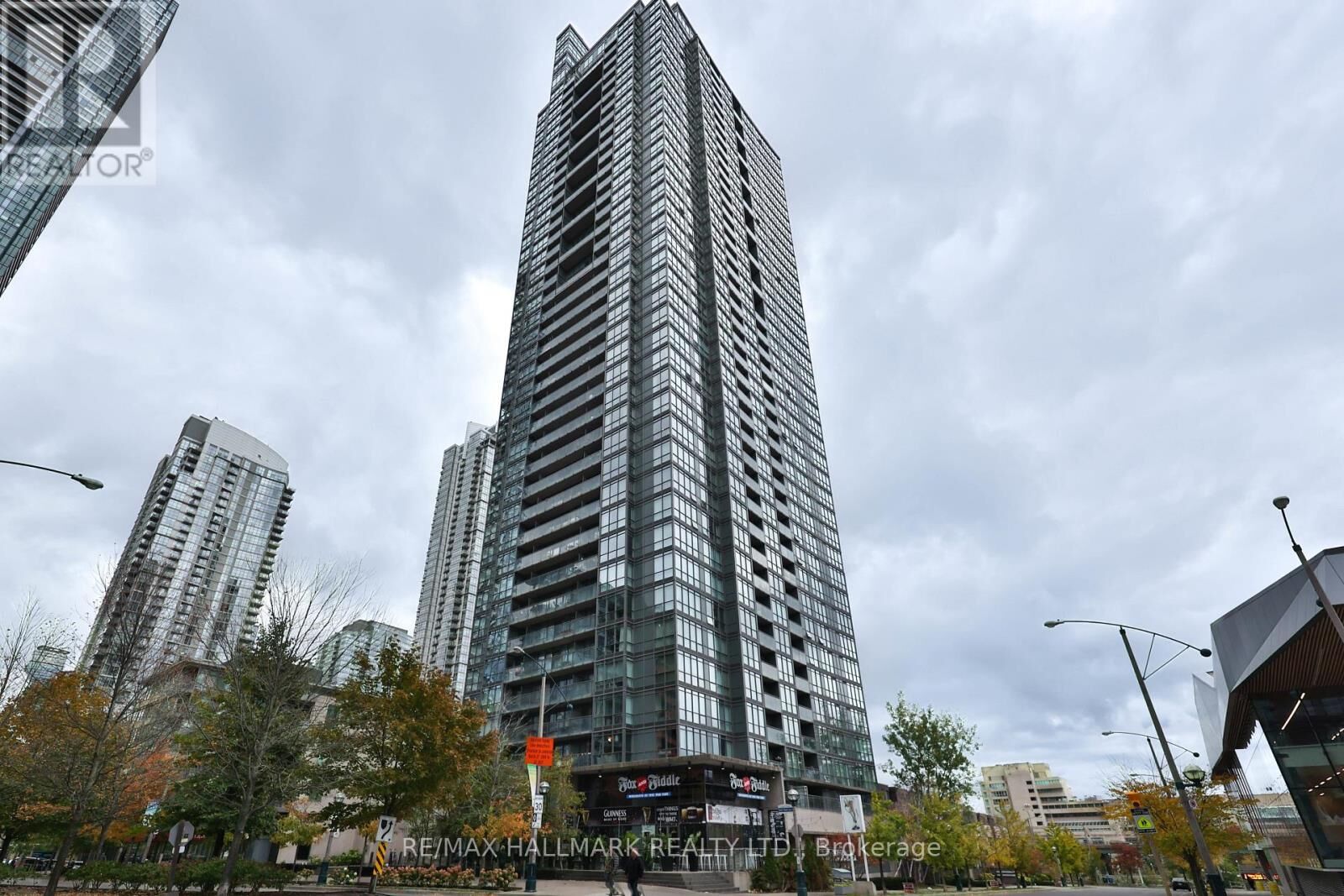Property Photo:  15 Fort York Boulevard 2503  ON M5V 3Y4 