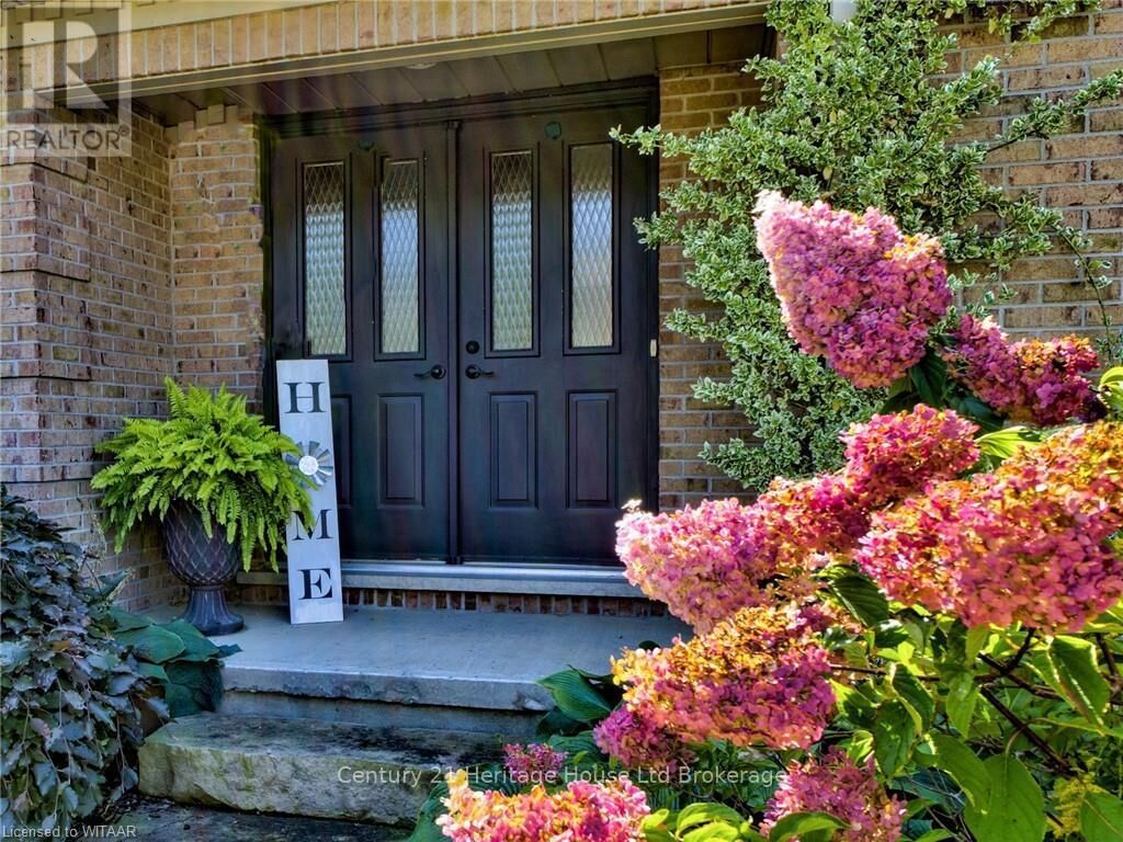 Property Photo:  10 Blackfoot Place  ON N4T 1E2